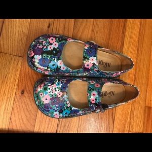 Alegria floral Mary Janes
